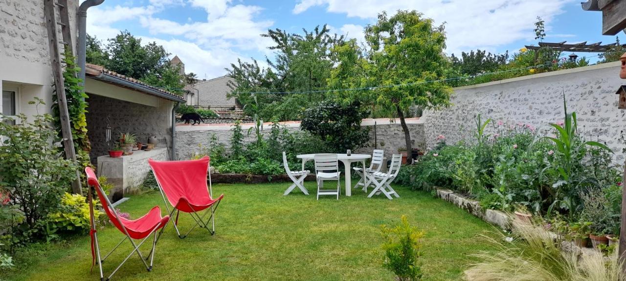 Suite De Charme Dans Une Maison Charentaise Cozes 外观 照片